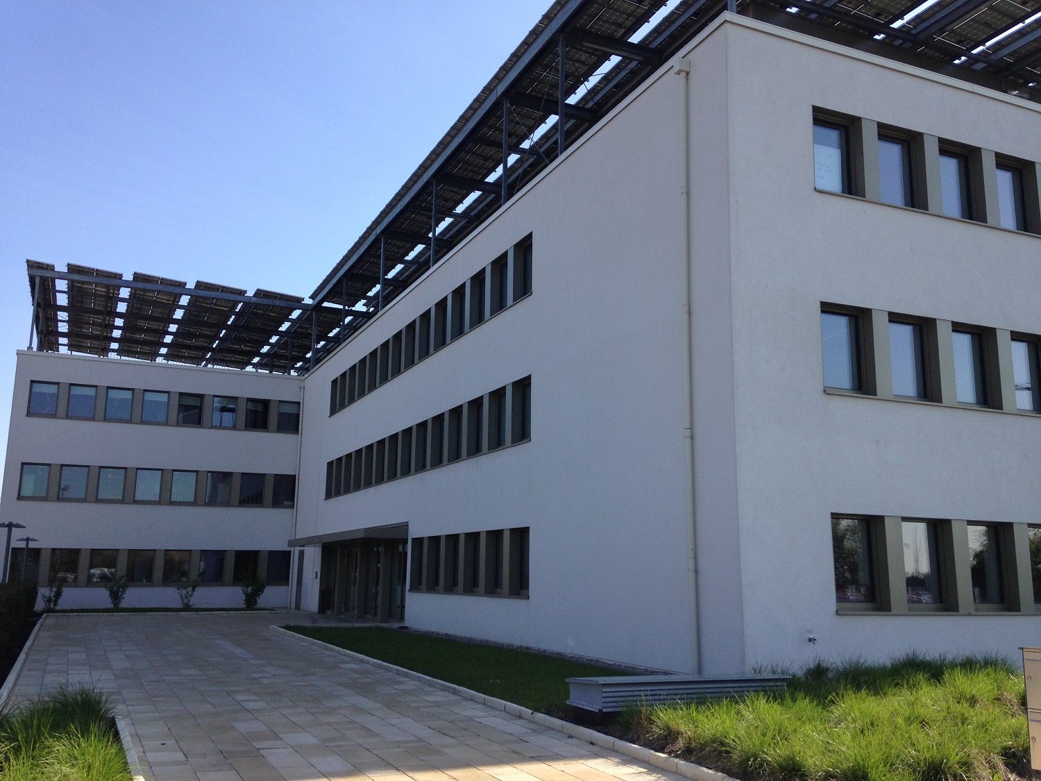 Centrales photovoltaïques sur bâtiments tertiaires et commerciaux