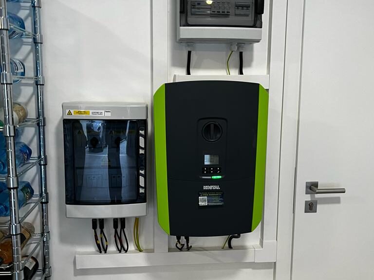 Installation photovoltaïque avec onduleur hybride Kostal
