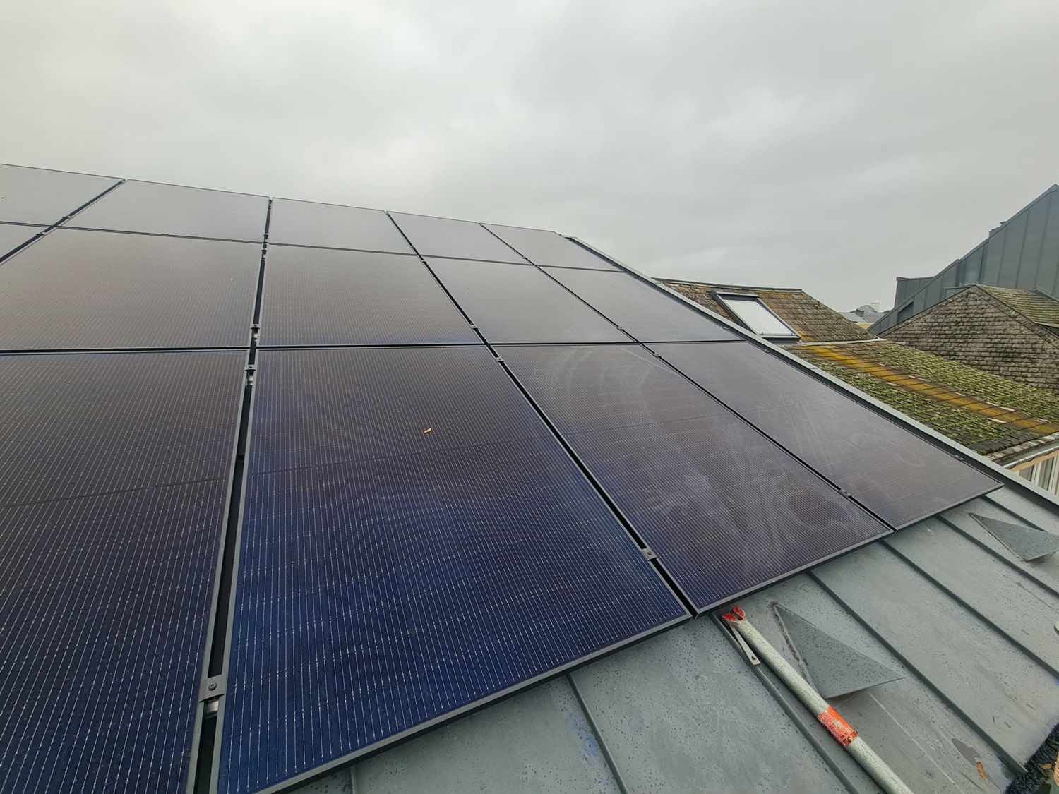 Installation photovoltaïque en joint debout sur bac acier en Moselle